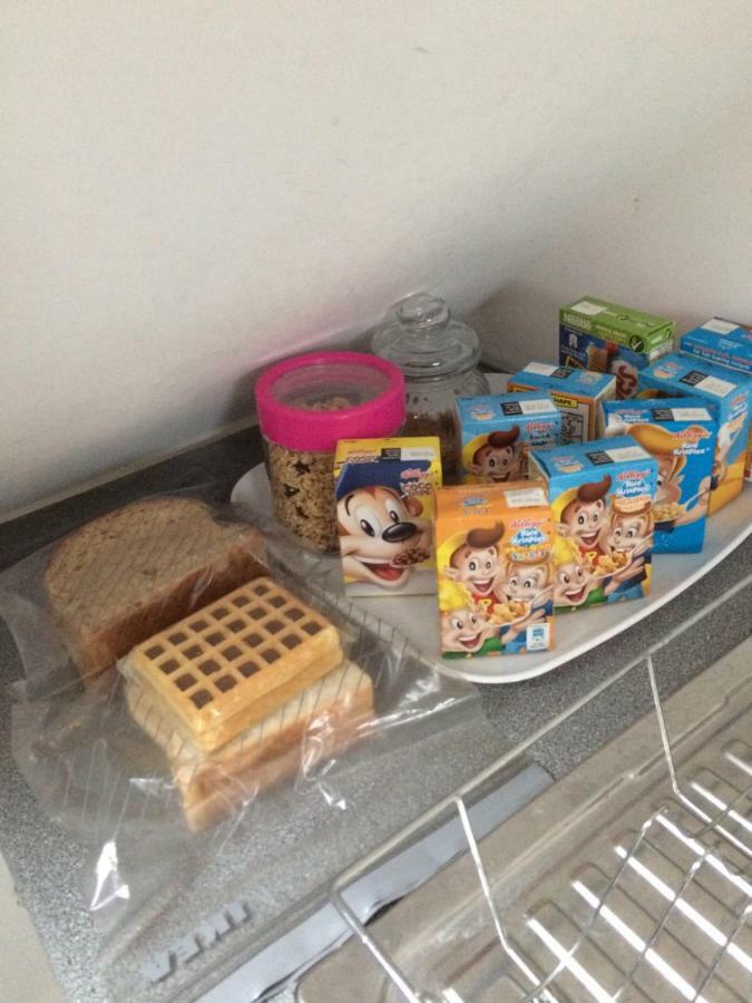 ヒースロー Number Forty One Bed & Breakfast エクステリア 写真