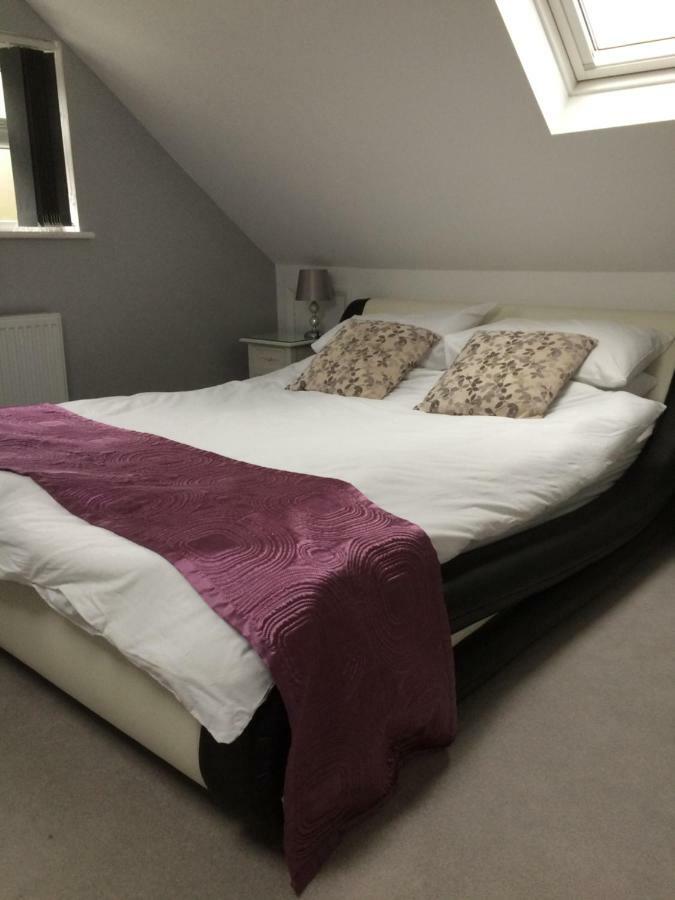 ヒースロー Number Forty One Bed & Breakfast エクステリア 写真